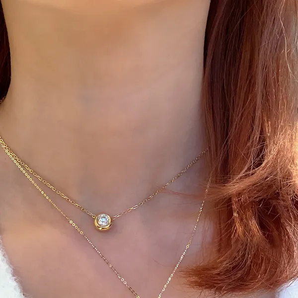 Gold_Classic_Round_Pendants_For_Women